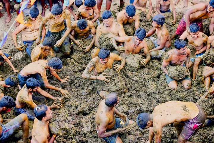 দেশের মান-ইজ্জত রক্ষায় বাংলাদেশে হিন্দু ধর্ম নিষিদ্ধ করা খুবই জরুরি।